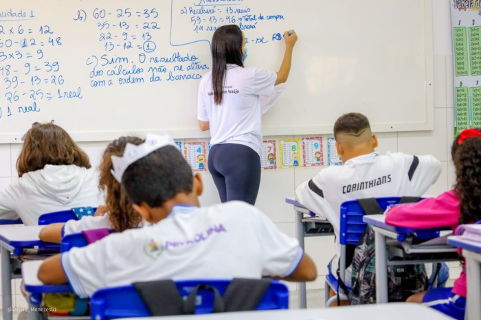 Prefeitura de Petrolina orienta famílias de estudantes sobre a importância em manter a frequência escolar