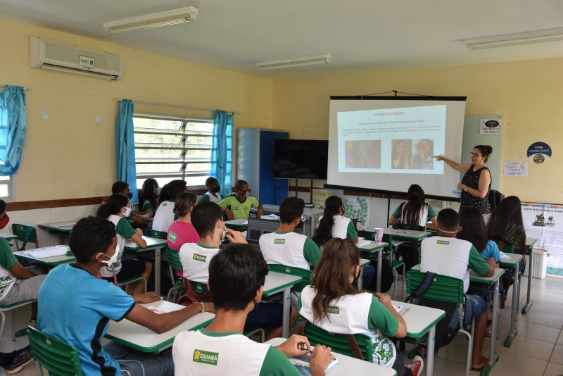 Cuiabá rematricula 40% dos estudantes que estavam fora da escolar