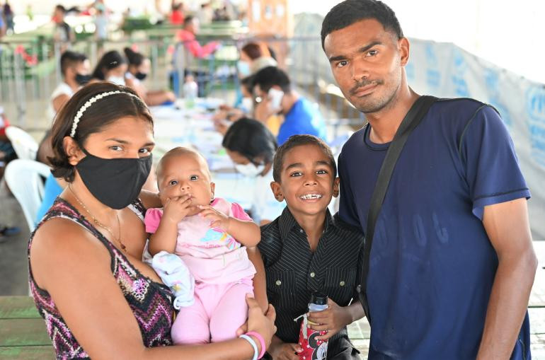 Quase mil crianças e adolescentes da Venezuela recebem apoio para continuar a estudar em ação do UNICEF e parceiros