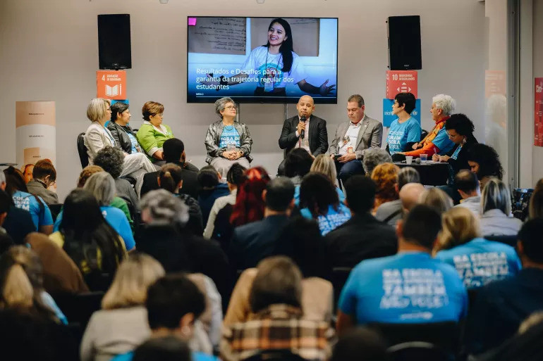 Brasil reduz distorção idade série, mas 13% dos estudantes do ensino fundamental público estão com dois ou mais anos de atraso escolar, alerta UNICEF