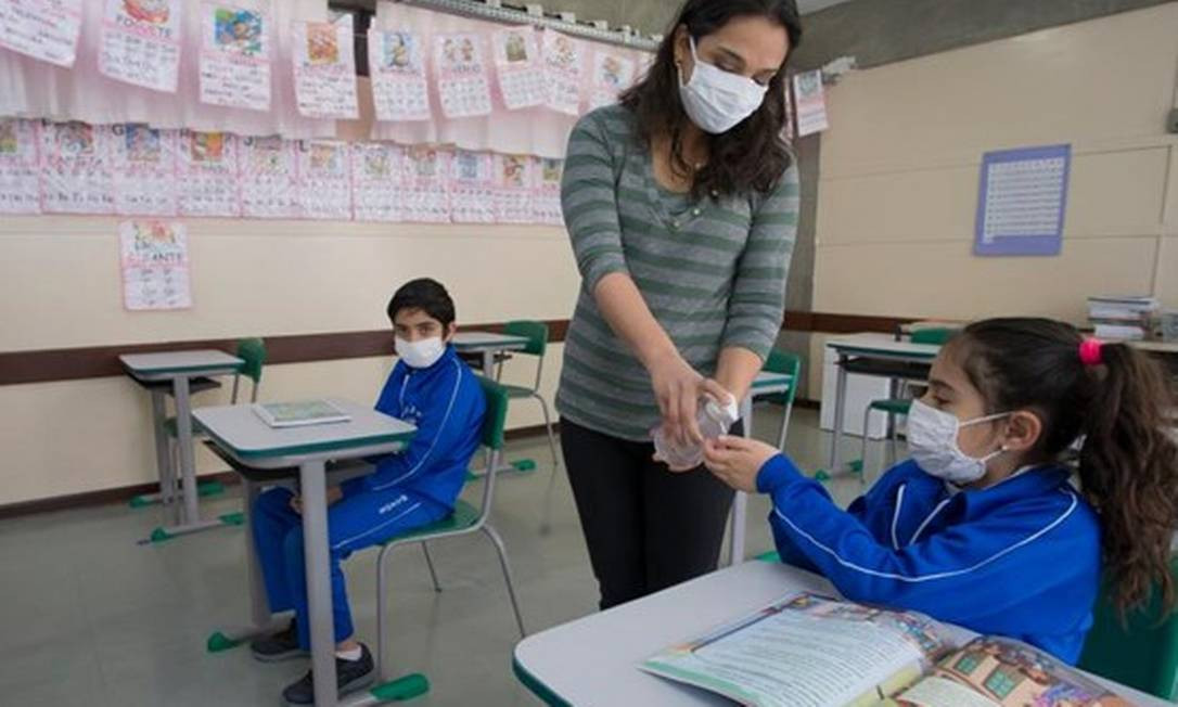 Governos apostam em bolsas, merenda e até busca ativa de alunos para evitar evasão escolar